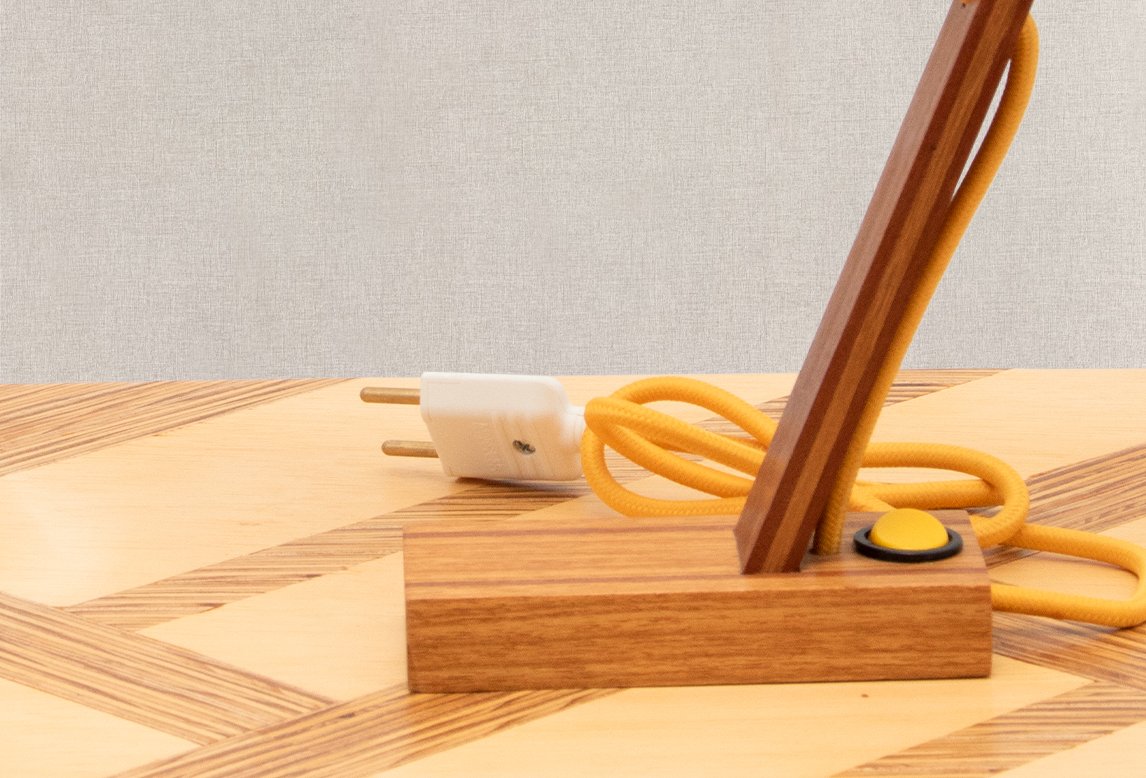 nudo_de_madera_abajur_mesa_lee_03